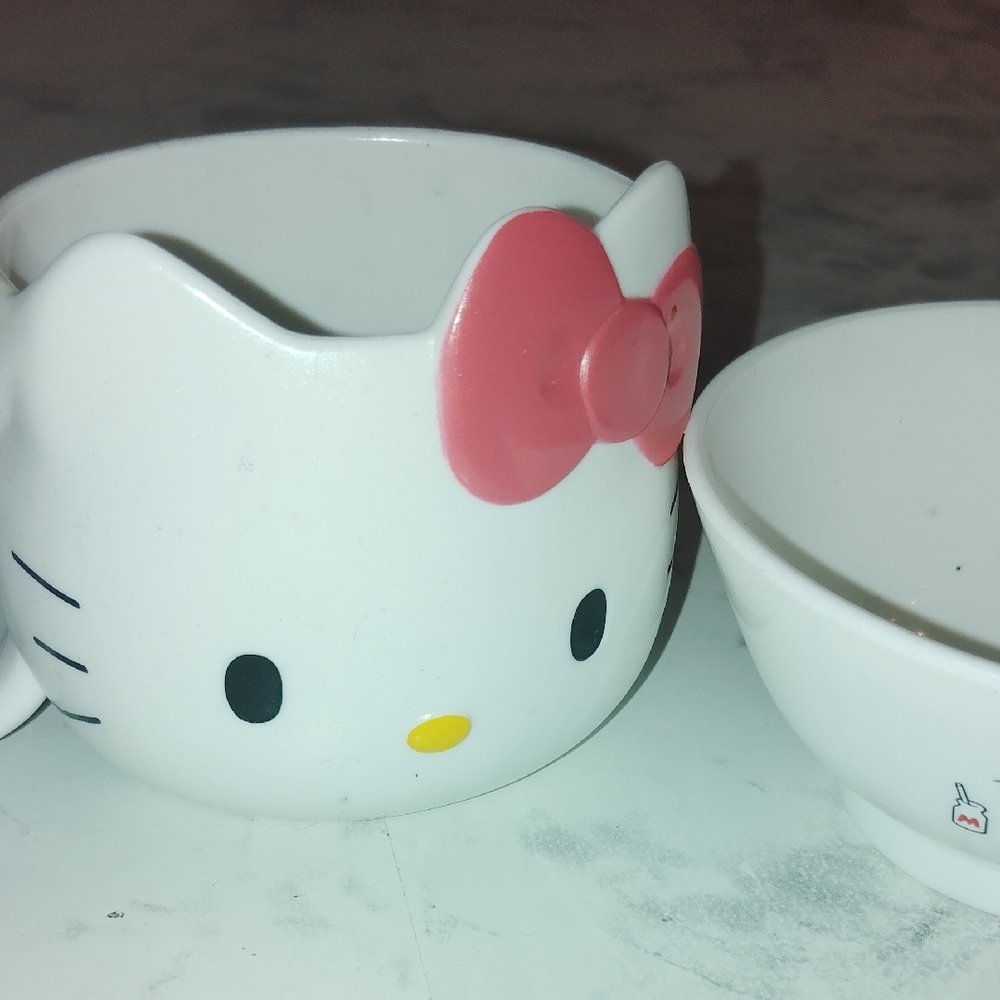Hello Kitty White and Pink Ceramic Mug Set